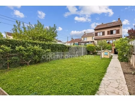 maison familiale 90 m² habitables + sous-sol total – terrain 365 m²