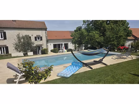 maison rénovée à charbonnières-les-vieilles
