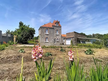 maison style bourgoise à vendre à gesté