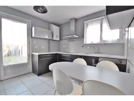 maison t4 avec garage et petit jardin