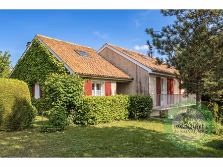 à vendre maison familiale avec vie de plain-pied dans un dom