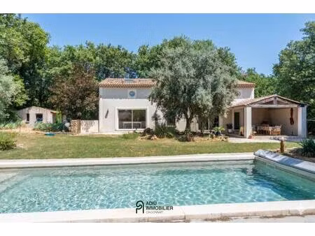 bastide avec piscine  suite parentale  au calme à 15 minutes d'uzès