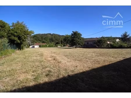 a vendre un terrain de 1554 m² viabilisé