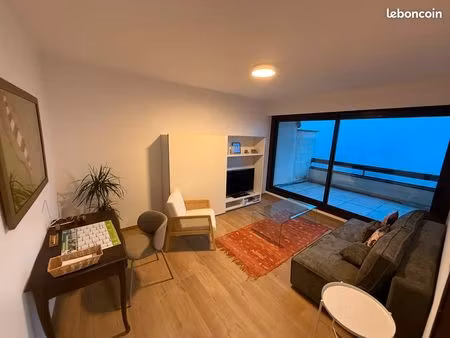à louer – t2 meublé de 47 m² avec terrasse  garage et cave – hypercentre de baraqueville –