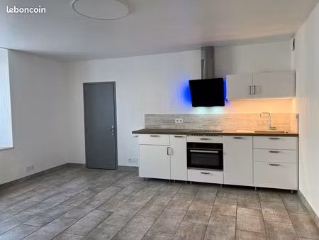 f2 rénové - proche centre ville