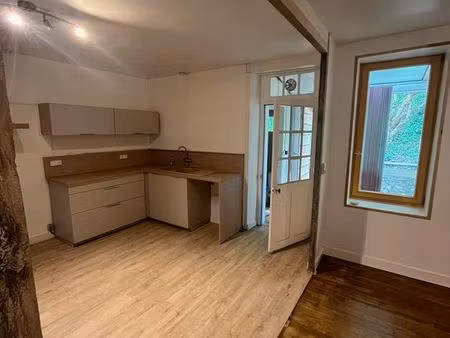 maison avec extérieur à st pardoux la rivière