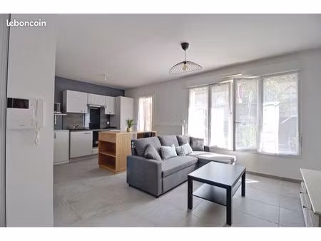 f2 meuble refait à neuf parking