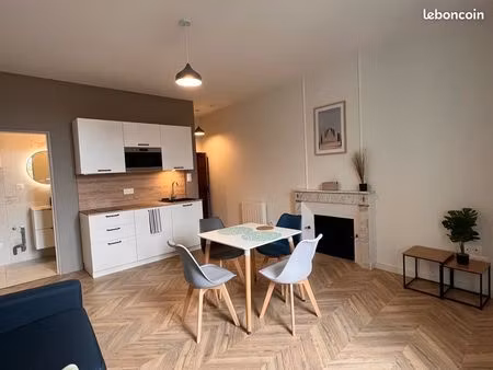 studio neuf meublé 430