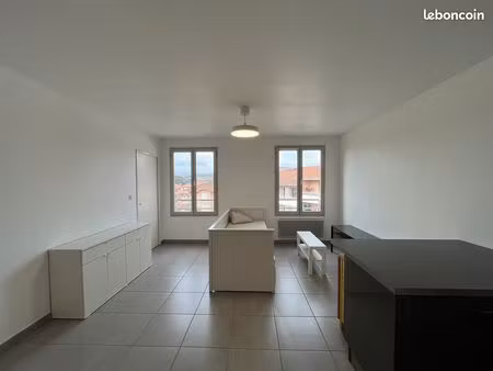 t1 meublé 40 87 m² – centre de chazay-d'azergues