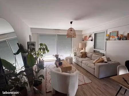 appartement t3 récent (2020)  de 72 28m2 avec beau balcon et un garage fermé en sous-sol s