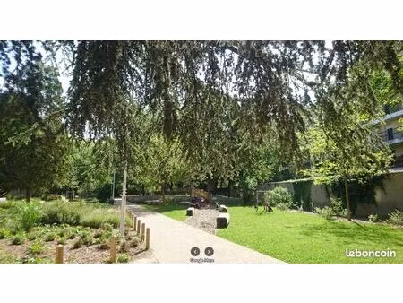 t1 meublé + parking : 31 m2  parc sisley  proche métro et tram