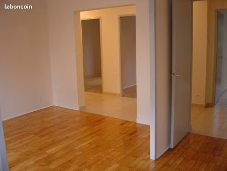location vaise (idéal 2 ou 3 étud.)