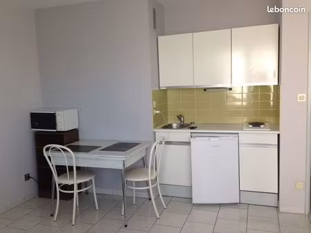 nancy - grand studio meuble - gardien + parking - proche hopital central