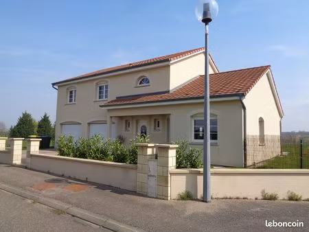 loue maison individuelle 156 m² sur terrain 1000m²