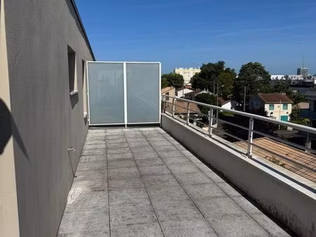 t2  parking couvert et exceptionnel terrasse de 29 m2