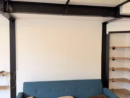 studio calme et lumineux