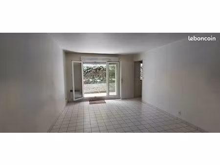 studio avec jardin en centre ville à 2min de la gare tram de gargan