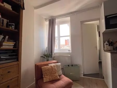 studio 23 m2 refait à neuf proche hôtel de ville