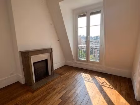petit t2 de charme au 6ème sans ascenseur