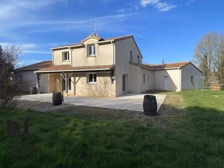 location maison 5 pièces 220m² usson du poitou 86350