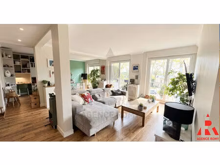 4/5 pièces renové avec balcon - cave et parking box