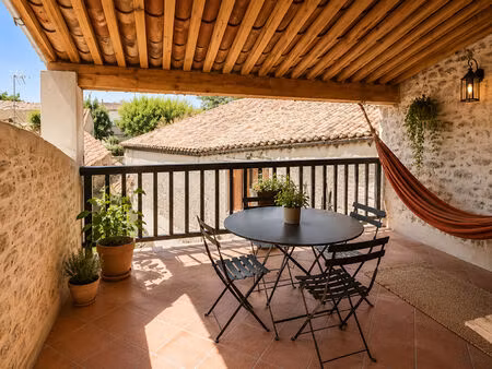 maison de village du 16eme siècle  6 pièces d'environ155m2 avec terrasse.