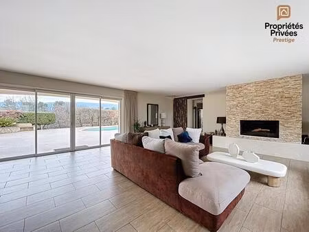 villa plain-pied 205 m²  4 ch.   piscine chauffée 5×9   vue mont aurélien   parcelle const