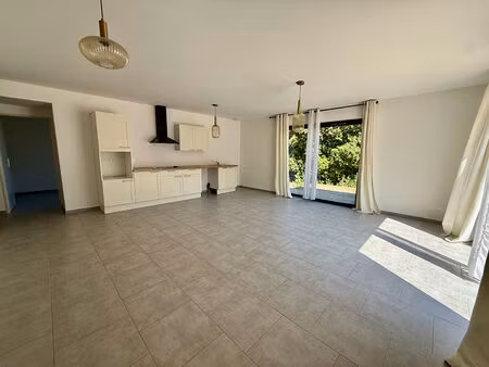 villa récente de 76.19 m2 proche du centre-ville saint-maximin