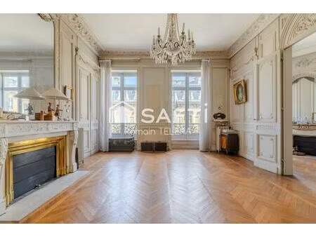bordeaux centre / proche place du palais : t5 haussmannien de 173 m² - ascenseur - 2 parki