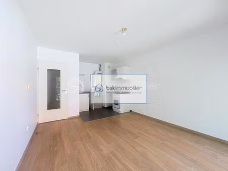 a 14 minutes de l'edhec et à 3 minutes à pied  appartement t3 nouveau roubaix
