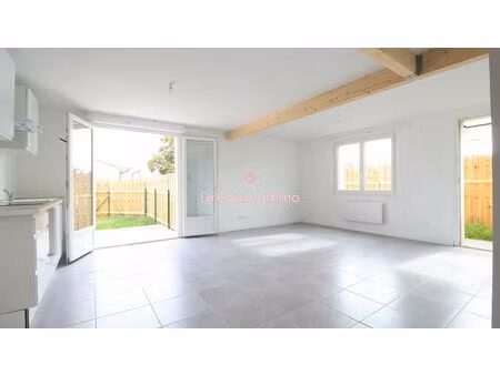 maison t3 de 65 m² avec jardinet et place de parking