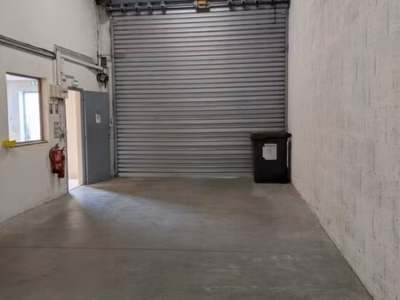location entrepôt 125 m²