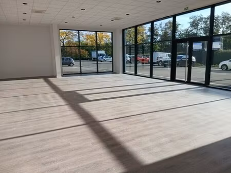 location commerce saint vit 25410 400m² à 950m²