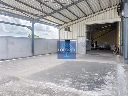local commercial de 130 m² environ à louer zi champigny ducos