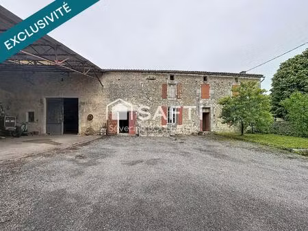 maison en pierre avec grange attenante
