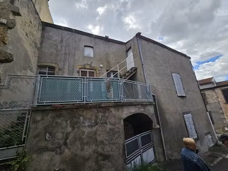maison à rénover  5 pièces au coeur du village de veyre monton