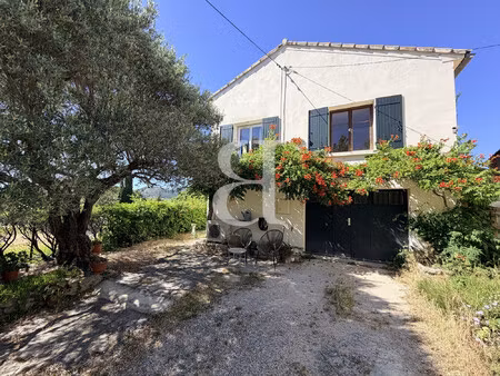 villa composée de deux logements  proche des commodités à car