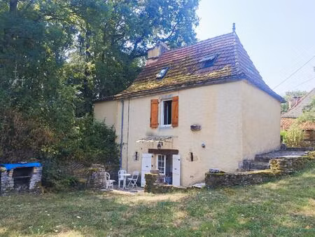 maison en pierre sur 3 niveaux à la campagne