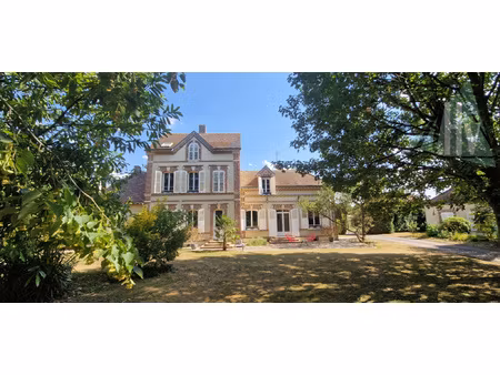 maison bourgeoise située entre bray-sur-seine et nogent-sur-