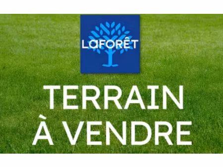 terrain à bâtir de 539 m² avec une façade de 20 mètres sur estrées