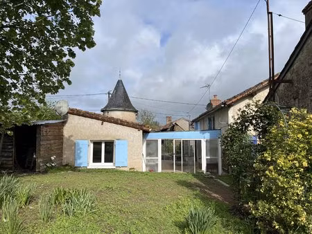 maison atypique dans un hameau au calme proche de commodités