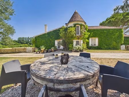 magnifique propriété du 17ème avec piscine à proximité de la bastide monflanquin