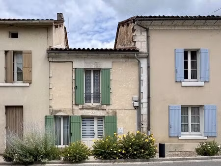 maison de deux chambres en excellent état à aubeterre-sur-dronne