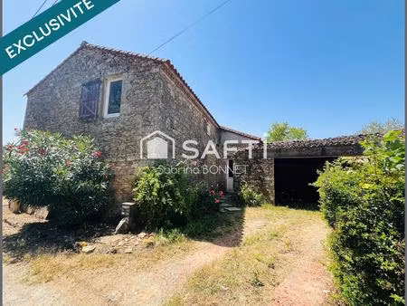maison en pierre de 105m² d'habitation et 90 m² supplémentaires à créer.