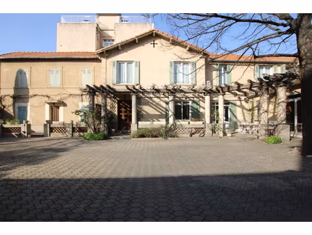 rare enssemble immobilier proche rempart