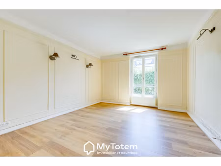 à louer bel appartement 3 pièces avec cave et box boulev