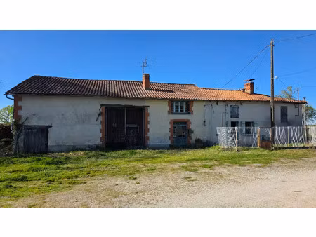 vente maison 5 pièces 94 m² à terres-de-haute-charente (16270)  65 400 €