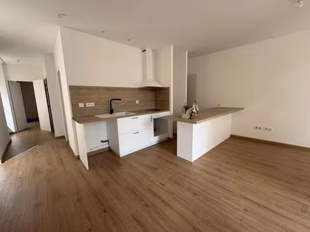 location appartement 2 pièces 54 m² à riez (04500)
