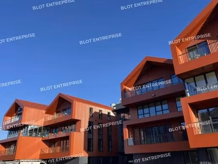 location bureaux 826 m²
