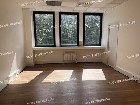 location bureaux 666 m²